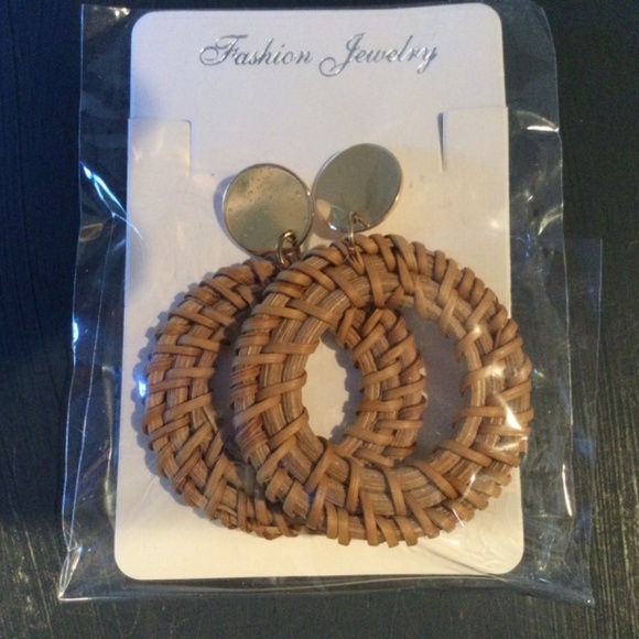 Indigo Soul Brown Mock Neck Long Sleeve Cable Knit Sweater, Large, and earrings - Picture 8 of 8